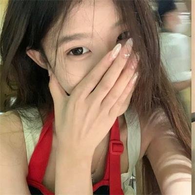 这名男子，捡到了人鱼。