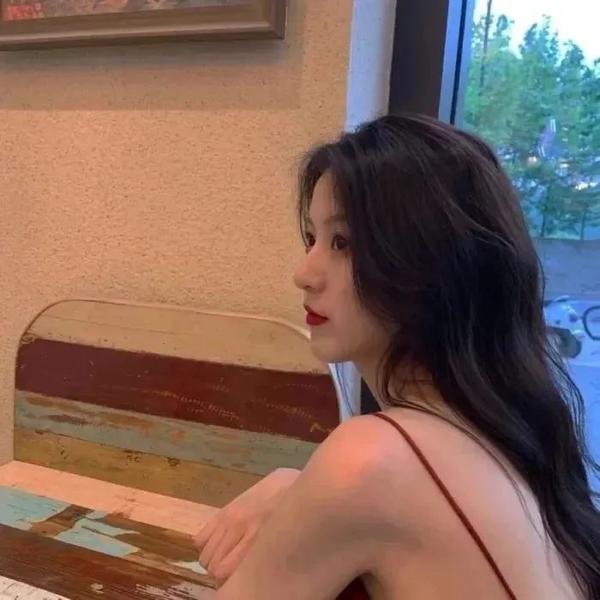 采蘑菇的夫妻