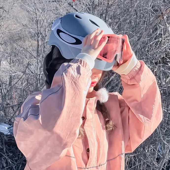 穿黑衣的女孩